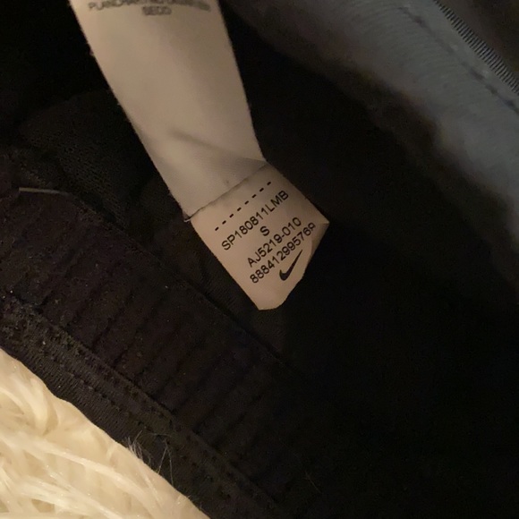 Nike black logo workout sports bra (S and M) - Picture 3 of 6